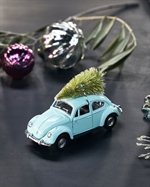House Doctor XMAS CAR light blue 12,5 cm med juletræ på taget på julebord - Fransenhome